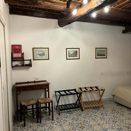 Zuccarella "Zuccherino"Nel Cortile Napoli Bagian luar foto